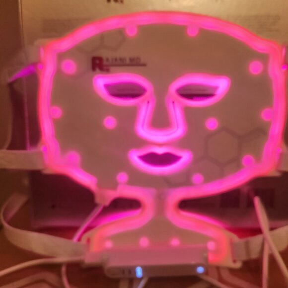 RajaniMD PlasmaGLO LED Mask - Picture 9 of 10